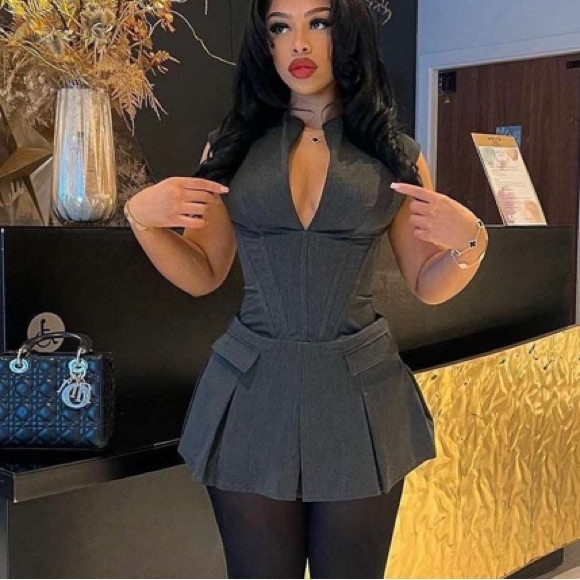 🎉New Black Gray Sleeveless Corset Pleated Mini Dress with a Unique Split Neck - Picture 5 of 14